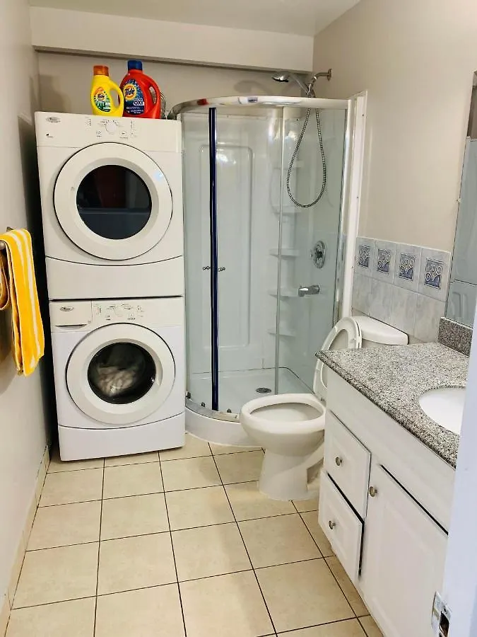 Full Privacy House With Free Parkings Apartment Toronto Canada